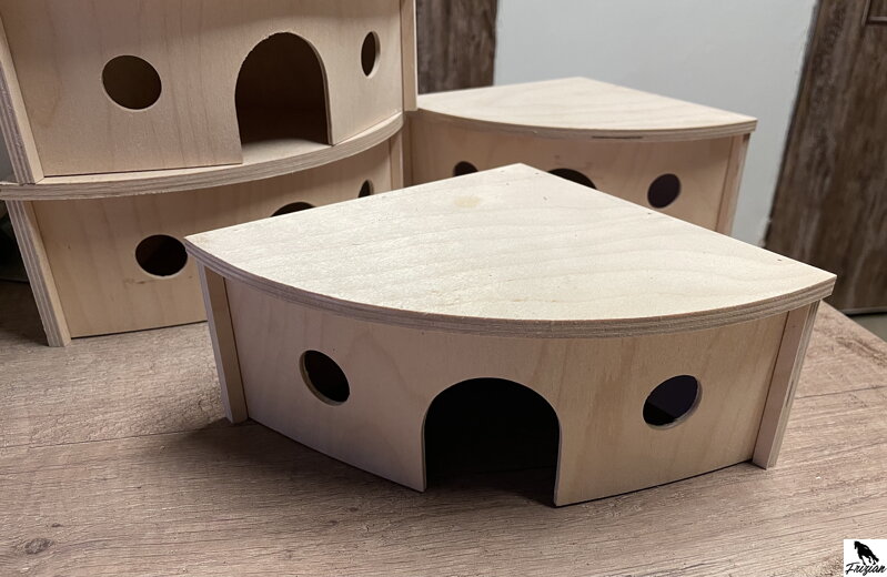 Rohový dřevěný domeček